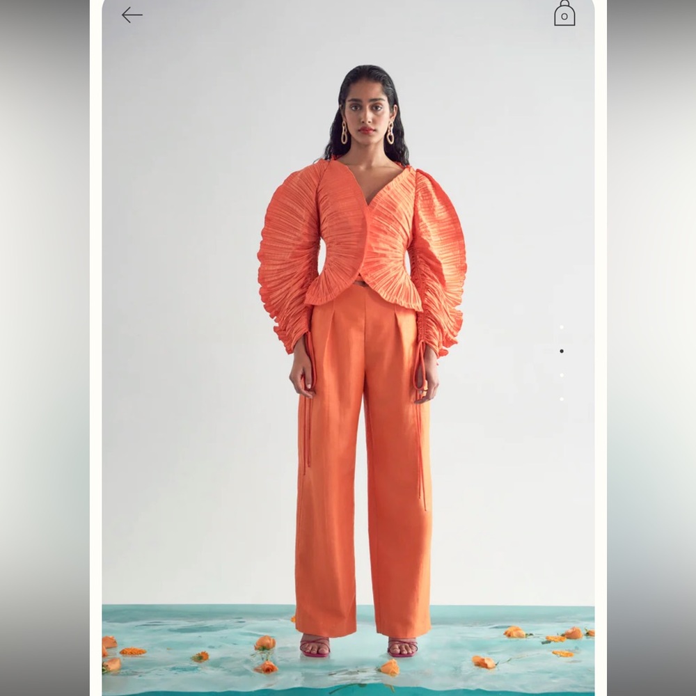 Beautiful orange top with tag. Size large. Can be used for many occasions